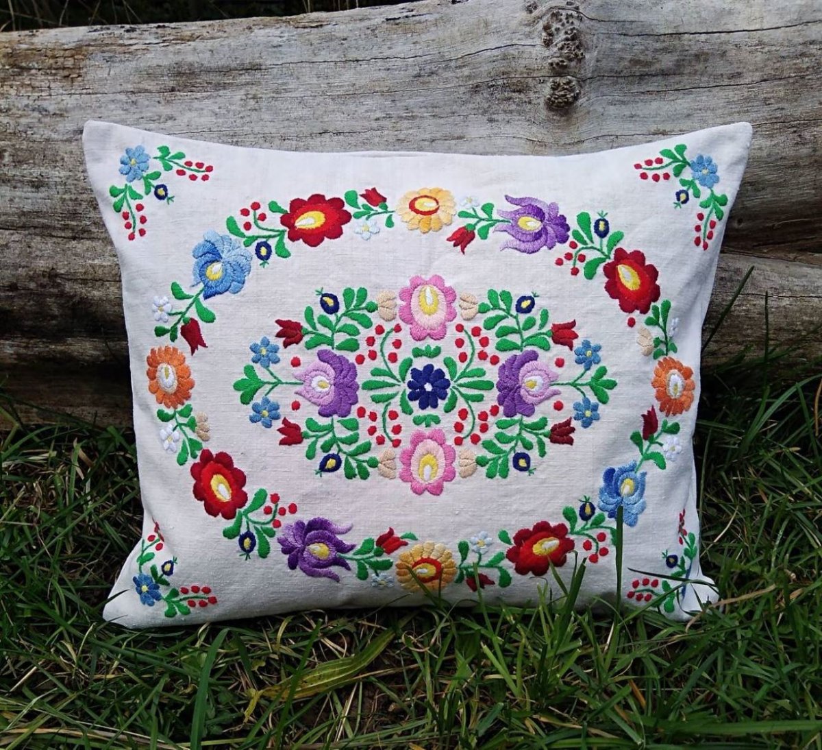 Ručne vyšívaný vankúš  A3
