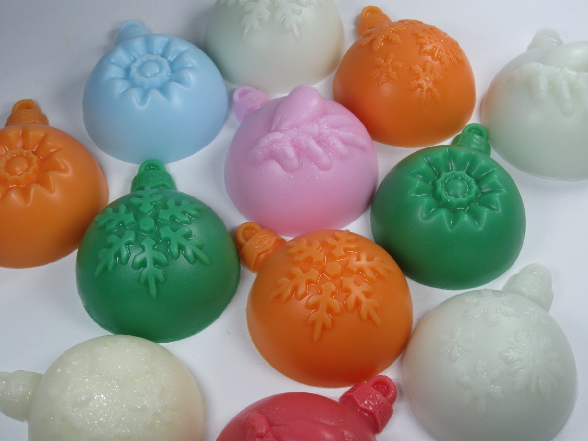 Vánoční koule různobarevné