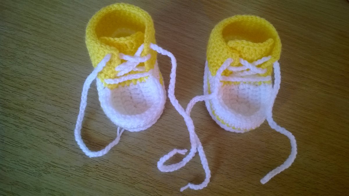 Háčkované tenisky