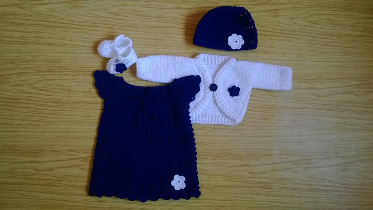 Háčkované šatičky,bolerko,čepička a balerínky