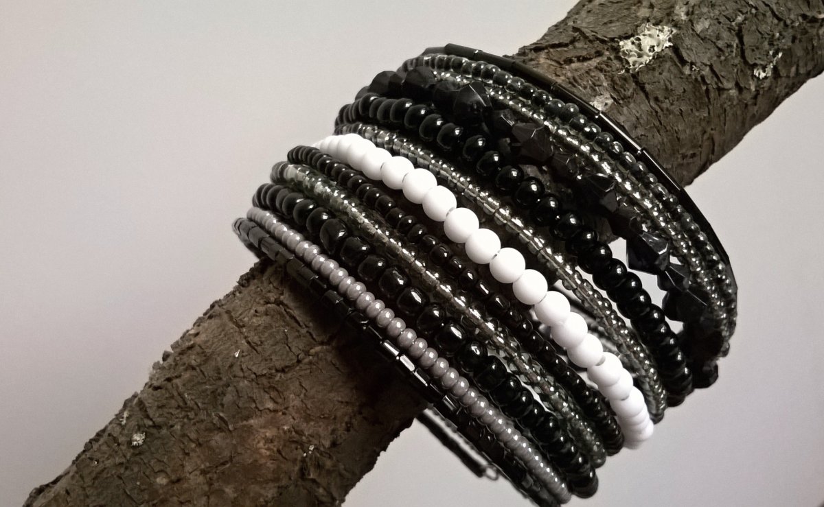 Náramek černo - stříbrný