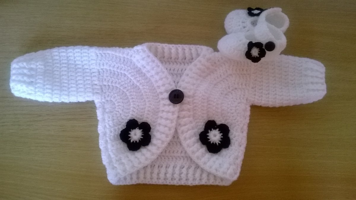 Háčkované bolerko a balerinky