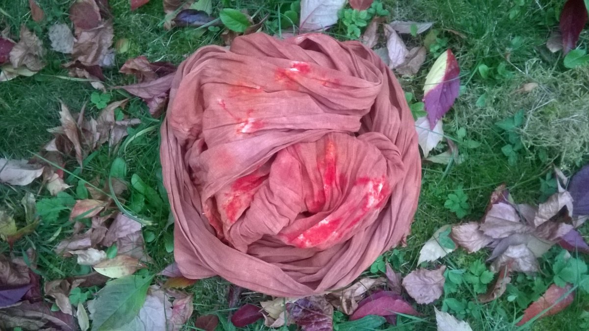 Šátek hnědočervený