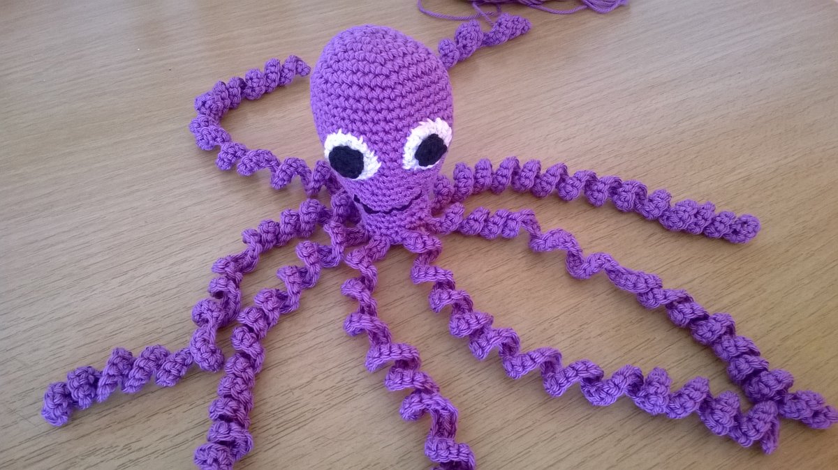 Háčkovaná chobotnička fialová