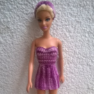 Háčkované mini šaty s čelenkou  pro Bárbie - fialový melír