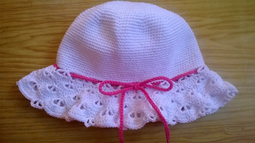Háčkovaný klobouk s mašličkou bavlna