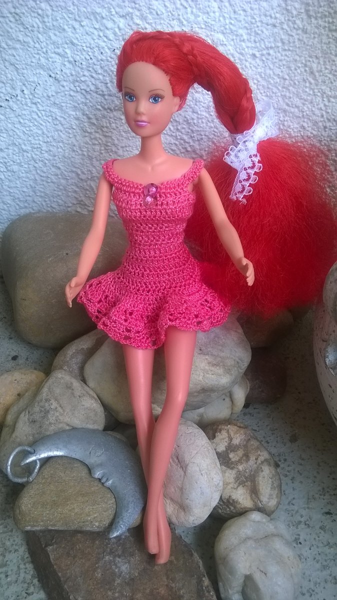 Háčkované mini šaty růžové pro Bárbie 