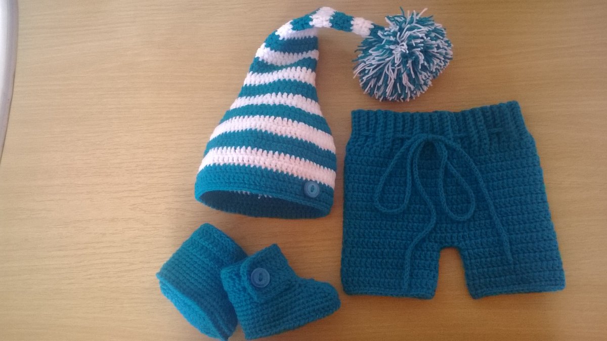 Háčkovaný kompletek na focení