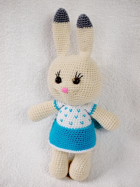 Zaječí holčička se sukýnkou na objednávku