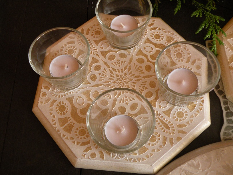 Originální svícen s reliéfní mandalou, zlato1