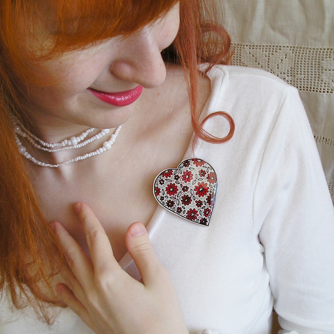 plastová brož Srdce