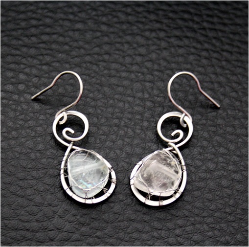 Náušnice- S TOPAZY - tepané- hypoalergenní chirurgická ocel