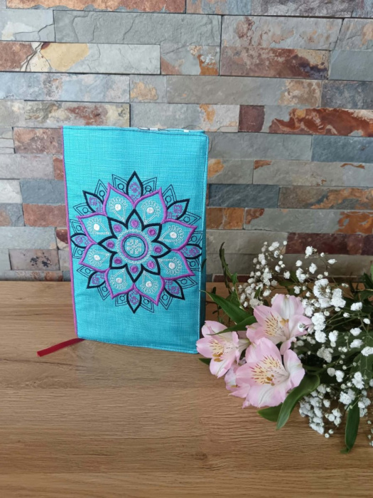 Obal na knihu s výšivkou - Mandala na tyrkysu