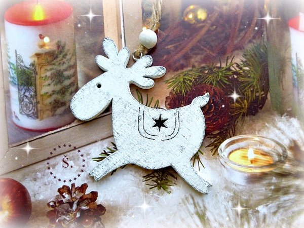 dřevěný sobík s patinou