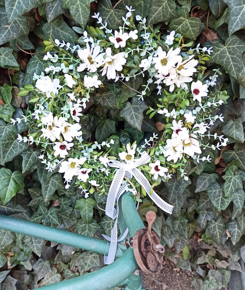 Věneček buxusový s kopretinami