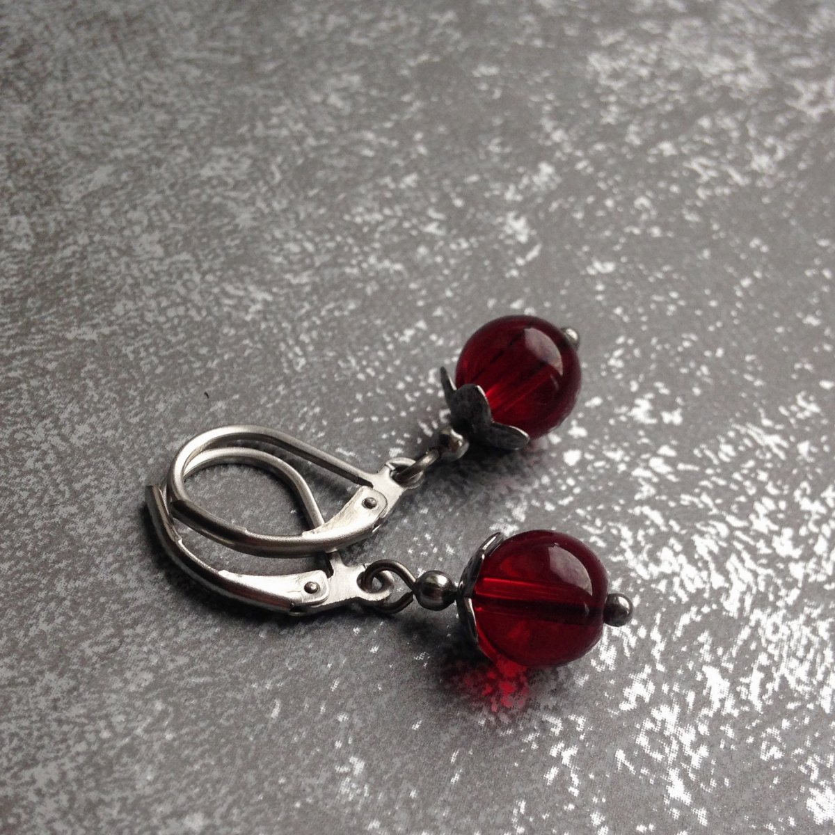Náušnice s červeným granátem - S.Steel