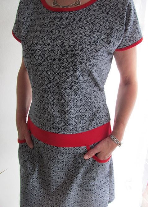 ŠATY RETRO S ČERVENOU, VEL. 46