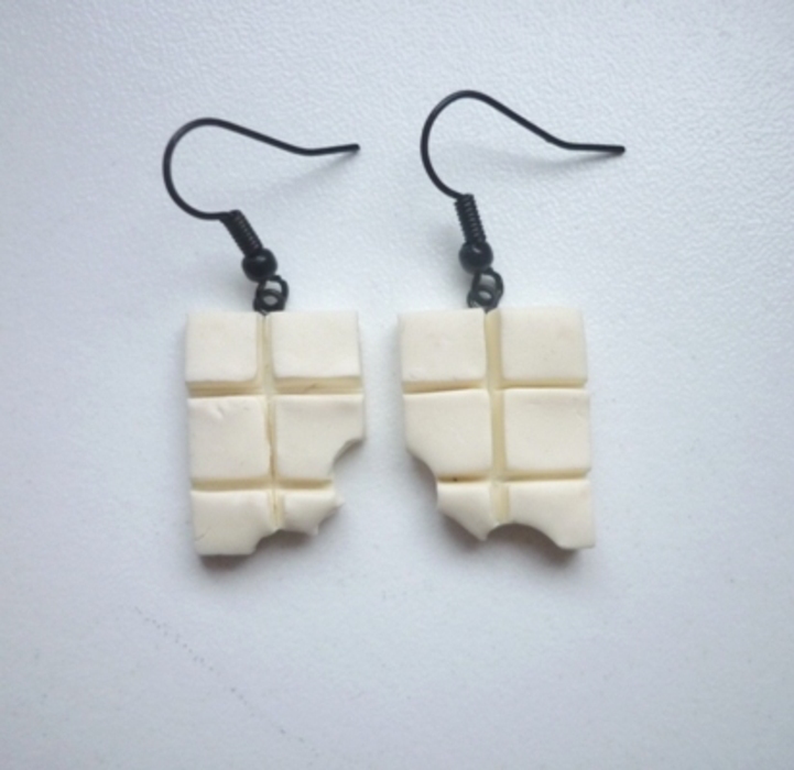Fimo náušnice - bílé nakousnuté čokolády