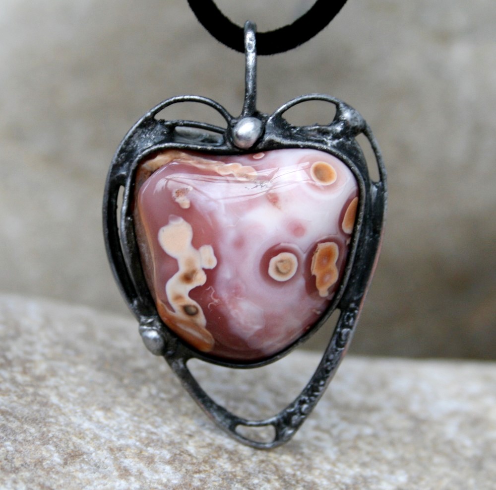 Růžový achát náhrdelník