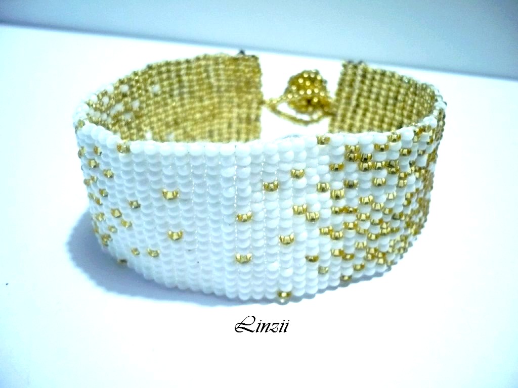 Zlatý plesový náramek