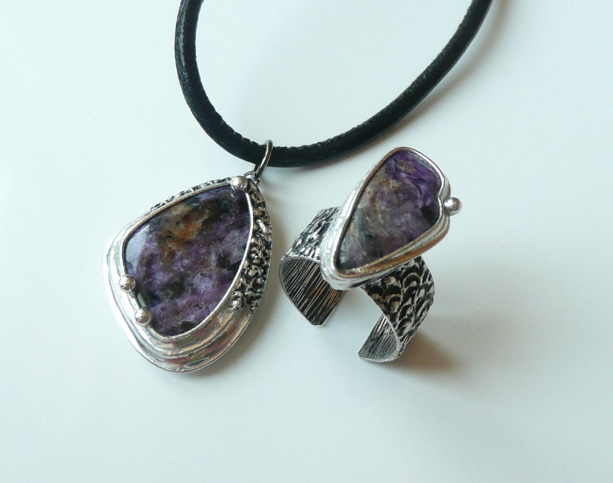 Emanuel .. ( čaroit - sada- prsten + náhrdelník )