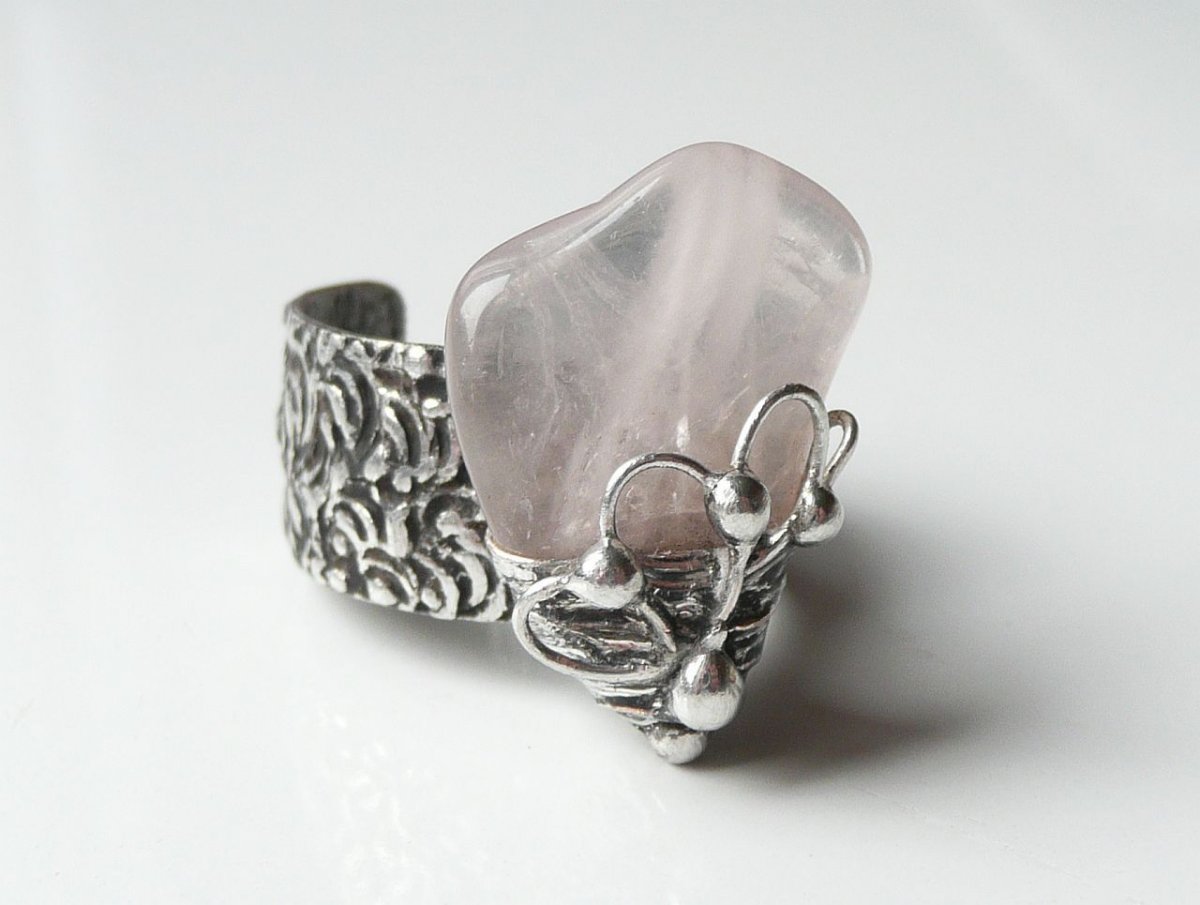 Okvětní plátek .. ( růženín )