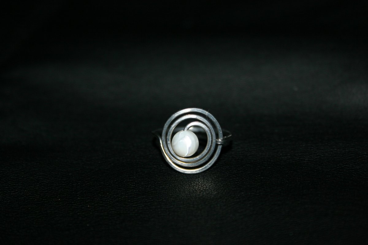 Prsten s perletí vel.55