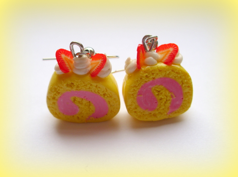 Piškotová roláda s jahodami