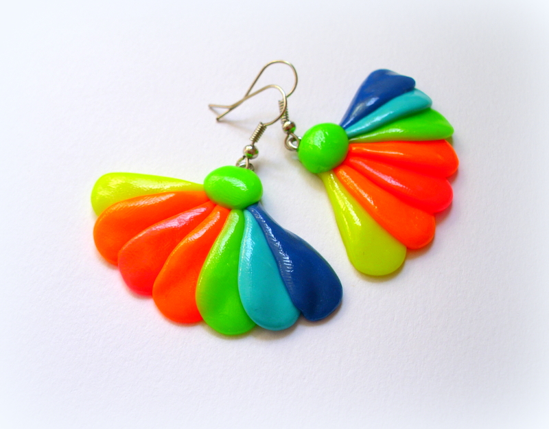 Duhové neonové vějířky