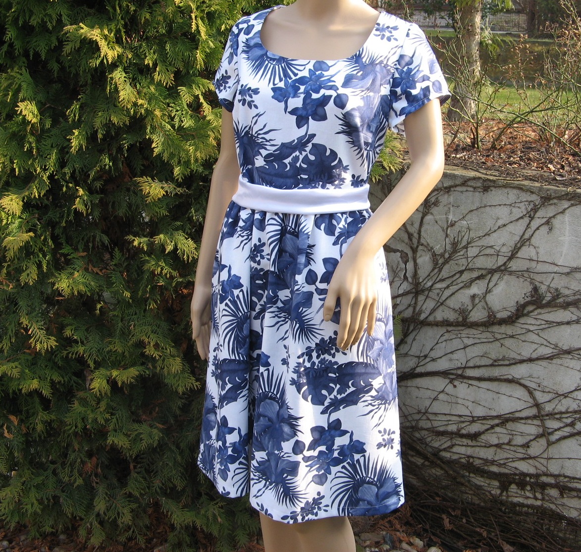 Šaty-bílomodré :-))