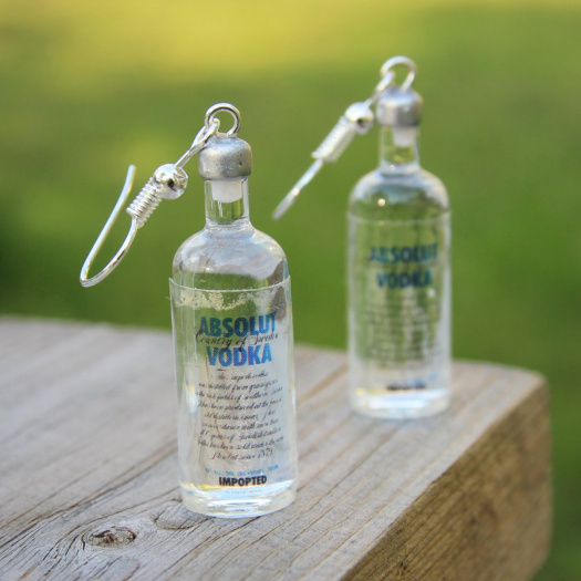 Vodka, vtipné náušnice
