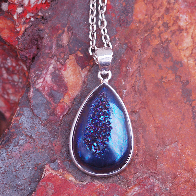 Náhrdelník s titanizovaným achátem