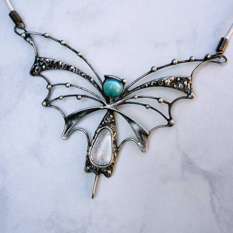 Andílek s achátem a křišťálem