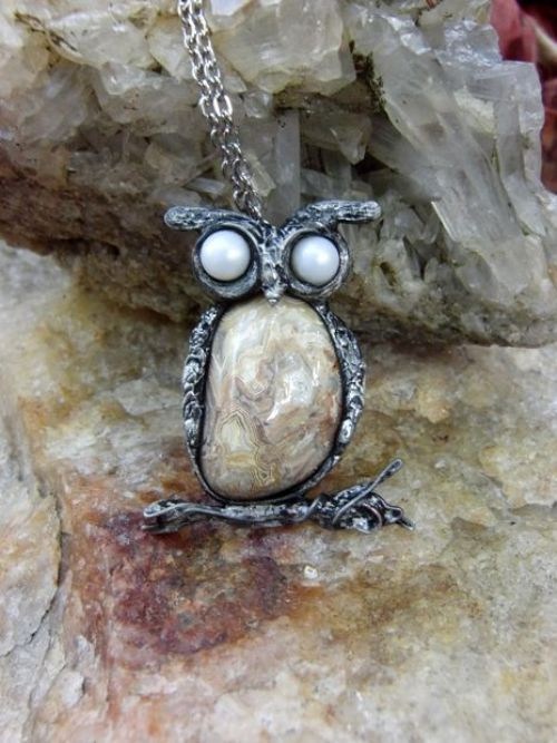 ... soví houkání - achát krajkový, říční perly ...
