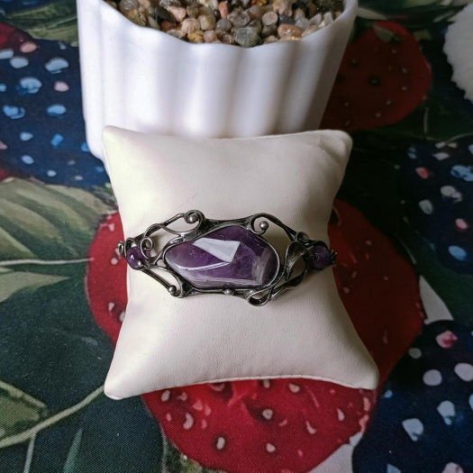 Náramek s ametysty