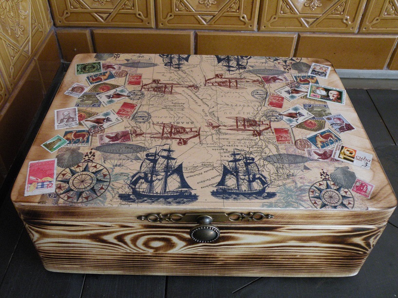 Cestovatelská bedna s úchyty nižší - krása dřeva 