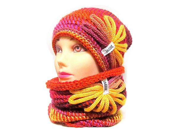 SOUPRAVA ČEPICE A NÁKRČNÍKU S APLIKACÍ