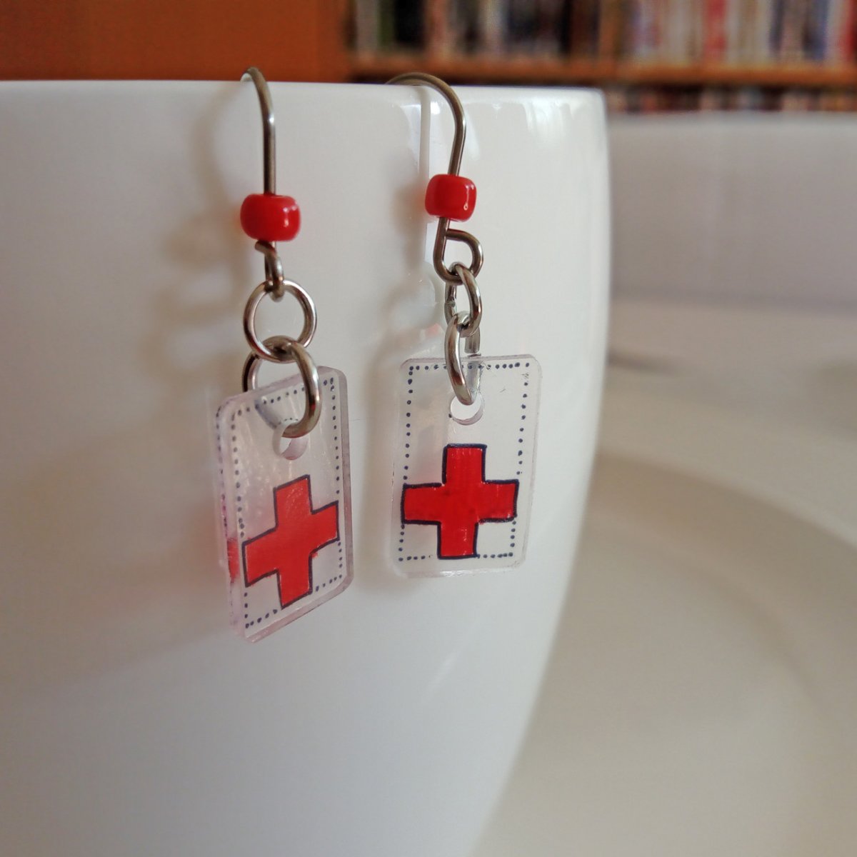 náušnice První pomoc, titanové háčky