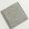 Podšálek / podkafíčko – světle šedý s hvězdičkami