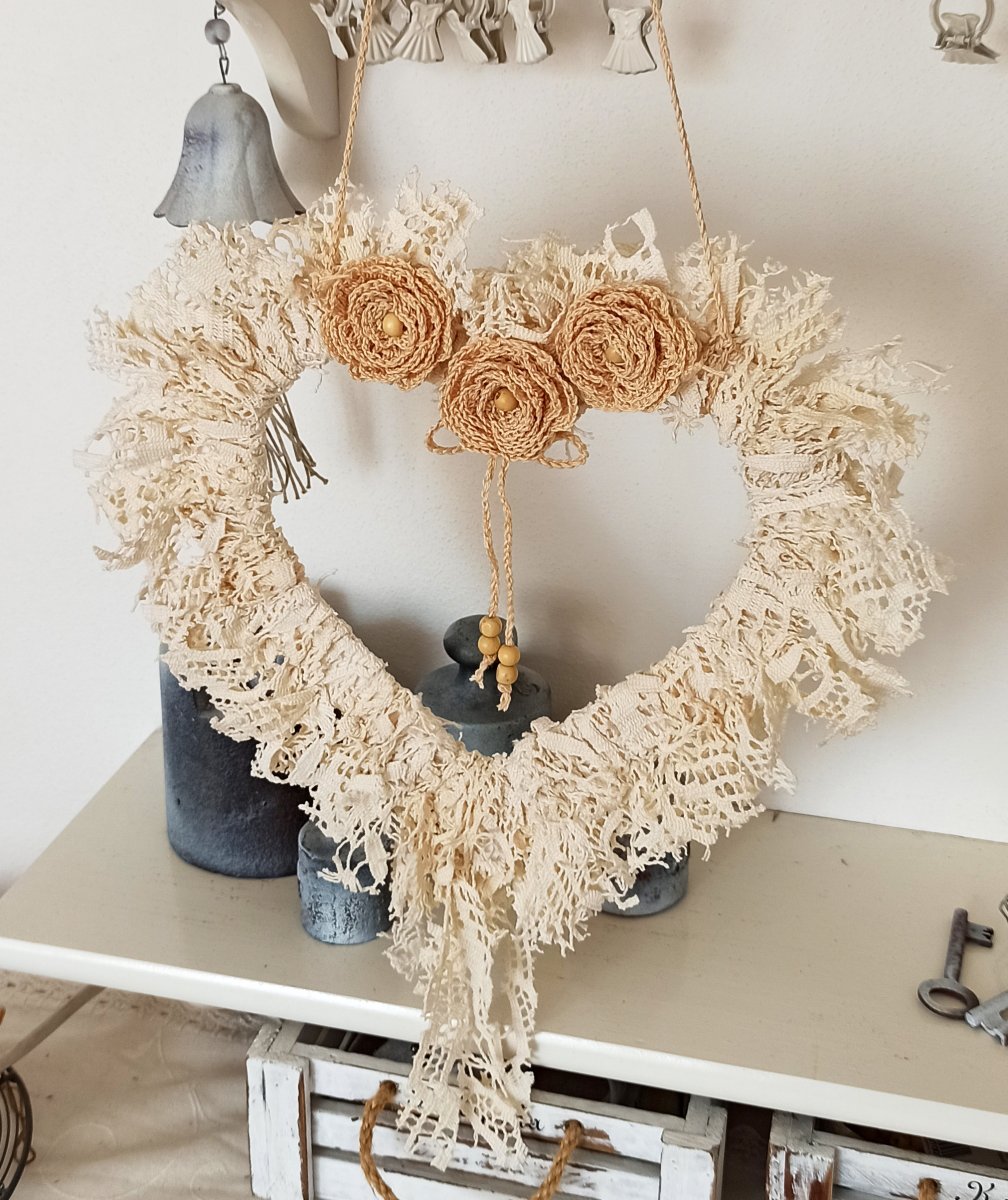 Srdce s háčkovanými květy