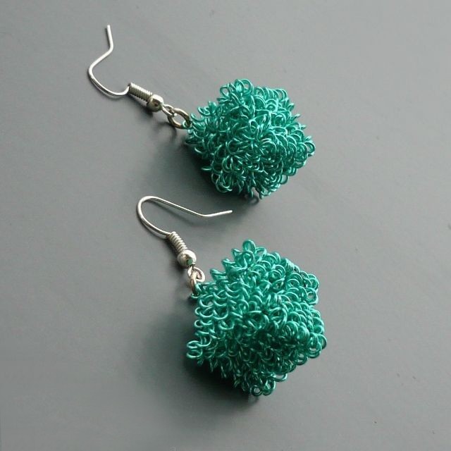 Světle smaragdové kostky - náušnice