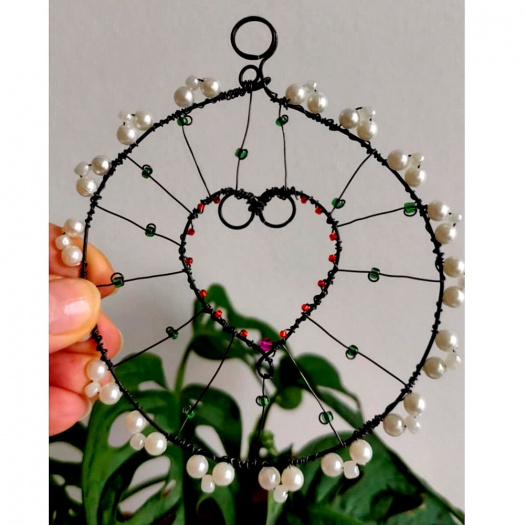 Drátovaný, zlatý kruh se srdcem