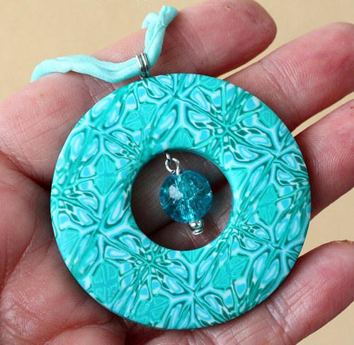 smaragdový vzorovaný náhrdelník