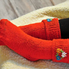 červené ponožky s výšivkou