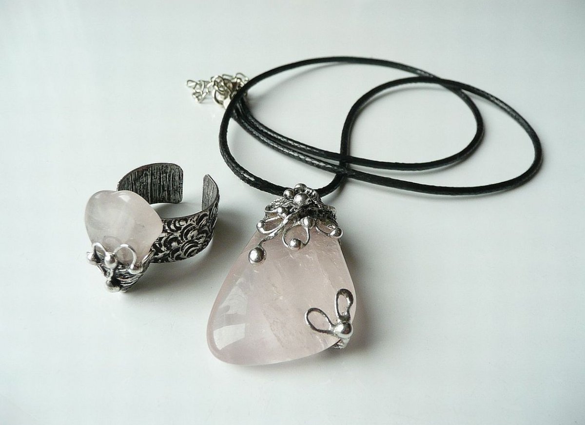 Růžové lístky .. ( cenově zvýhod. sada - růženín )