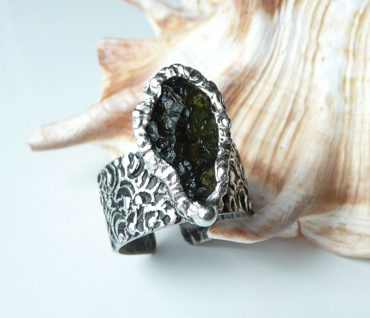 Lesní tůňka .. ( vltavín )