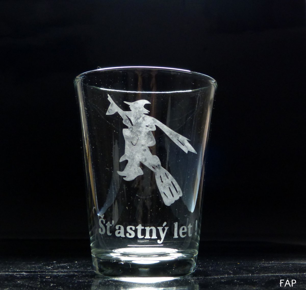 Zdobená sklenička -ježibaba