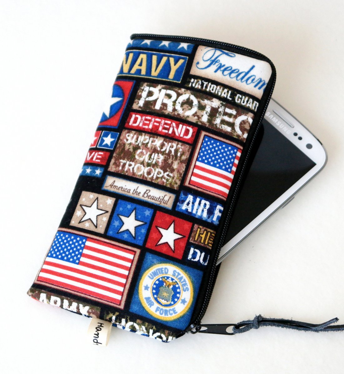 BARVNÉ ETIKETY NA ČERNÉ - ZAKÁZKA