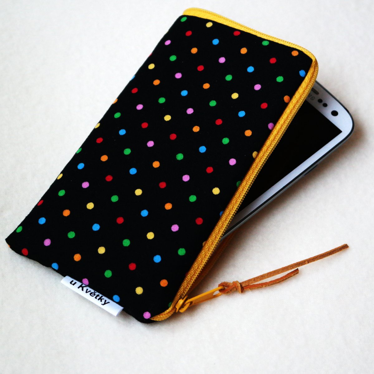 PUNTÍČKY NA ČERNÉ - zakázka