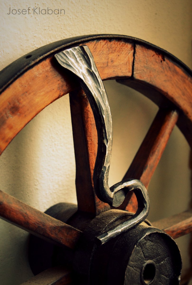 Kovaný otvírák "TWISTY"